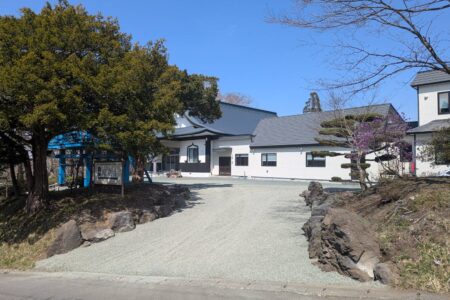 安立寺に「遅い春」がやって来ました！